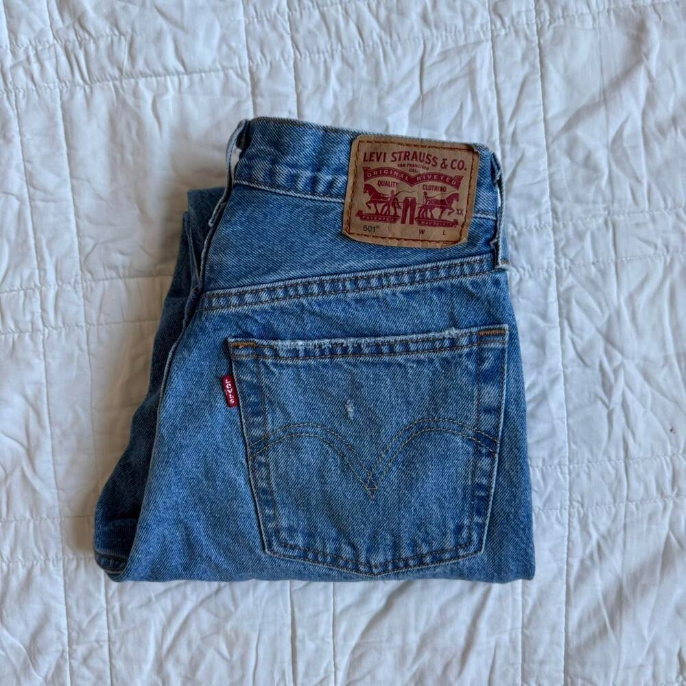 501 levis distressed cropped jeans‎ light wash sz 25 straight leg
